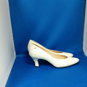 Etienne Aigner bone leather pump. Size 6-1/2m